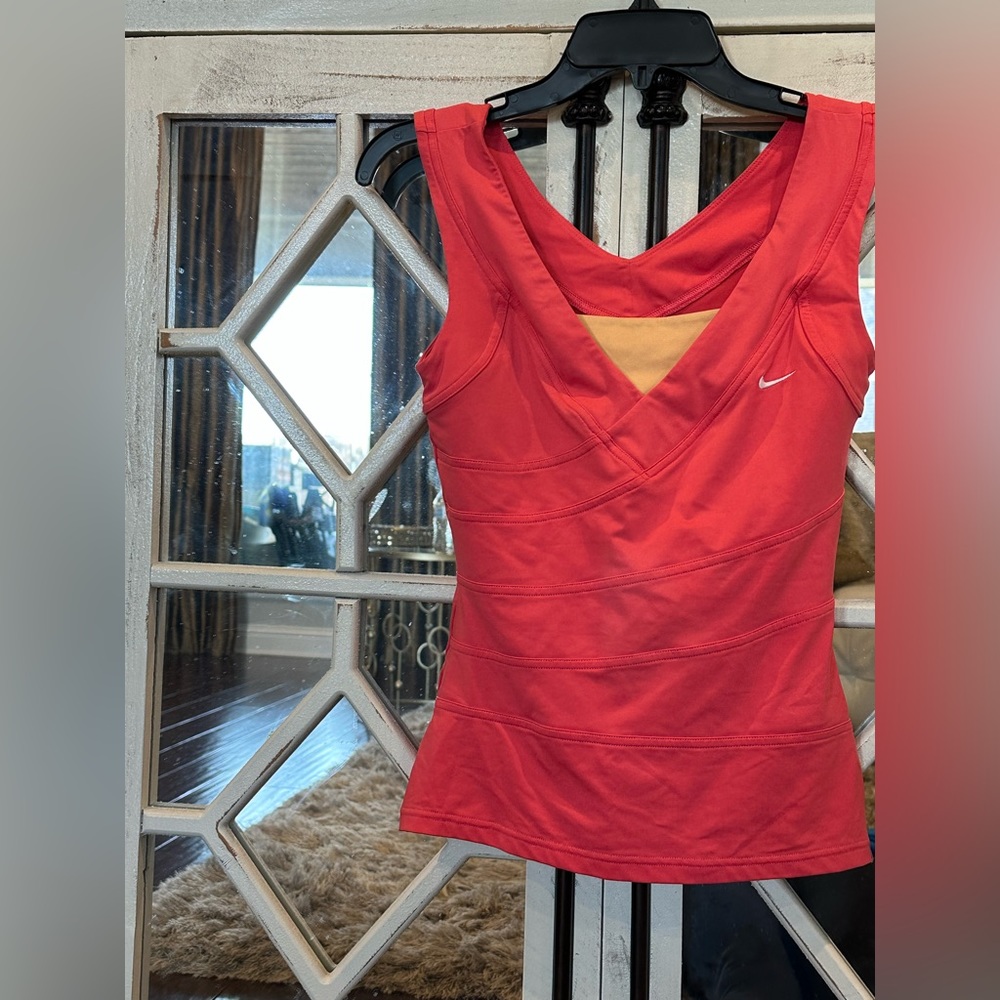 Tennis tank top in small! Beautiful and bright colors. Very flattering on!